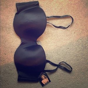 MaidenForm Brand New Strapless Extra Coverage Bra